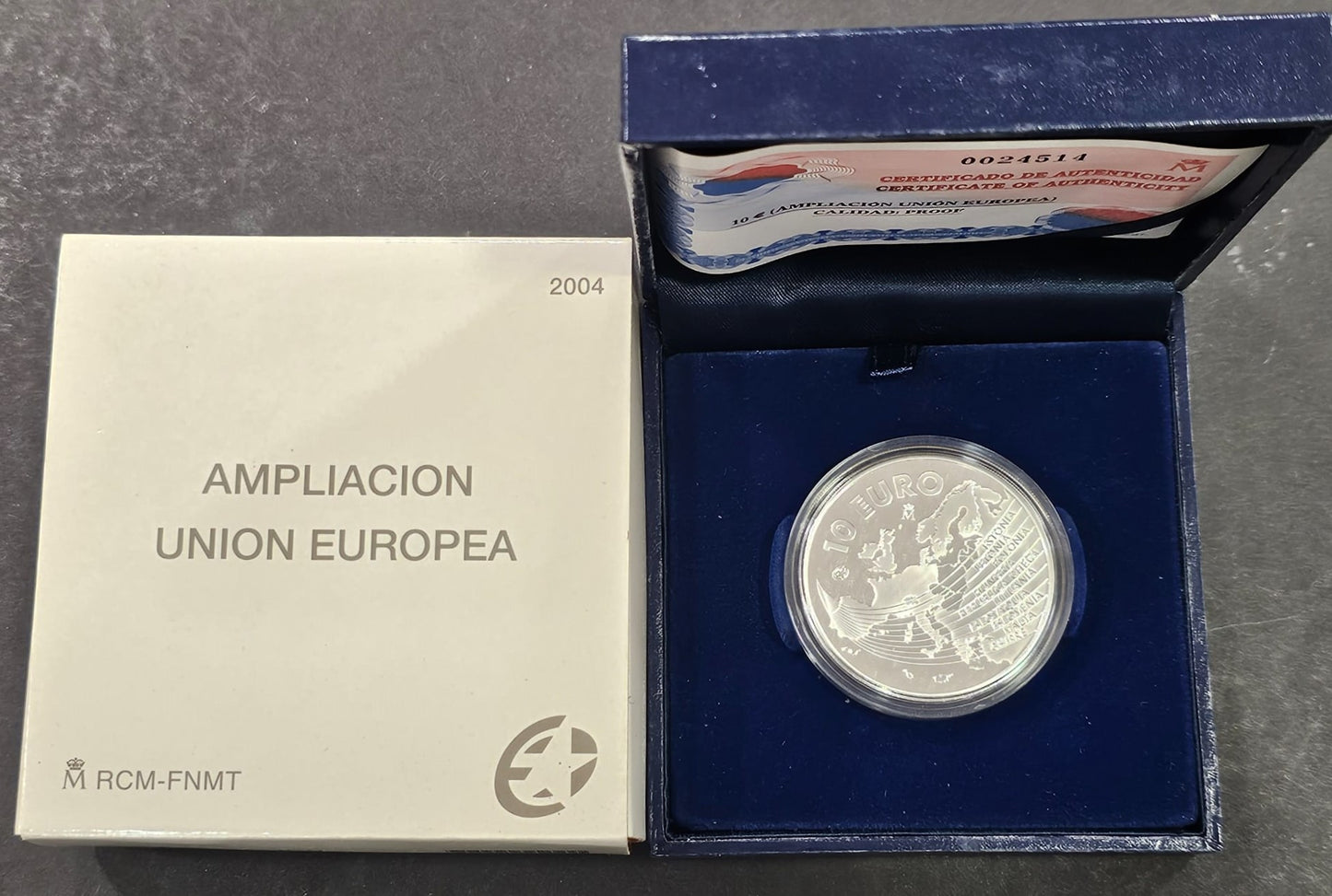 España - 2004 - Conmemorativas FNMT - PROOF - 10 € Ampliación Union Eu. 2004 / 27 gr. plata / En estuche